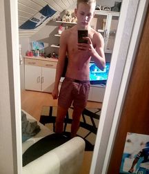 Hot Boys 156^^ 5db074146c9c4.jpg