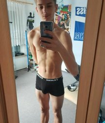 Hot Boys 160^^ 5db33d589f529.jpg