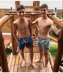 Hot Boys 161^^ 5db5cda5a2d11.jpg