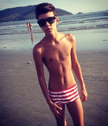 Hot Boys 192^^ 5de2d495c64f0.jpg