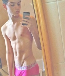 Hot Boys 192^^ 5de2d49730626.jpg