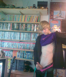 Hot Boys 195^^ 5dea99d29cd69.jpg