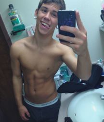 Hot Boys 197^^ 5ded4eeb97496.jpg