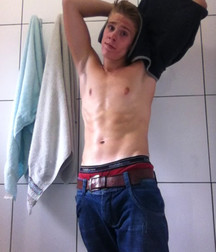 Hot Boys 208^^ 5e03afac589c3.jpg