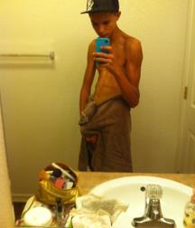 Hot Boys 215^^ 5e0e30666c473.jpg