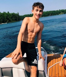 jeunes gars bien sympas 5b38e161271a7.jpg