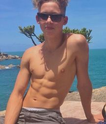 mecs que je kiffe 5b3cc50277814.jpg