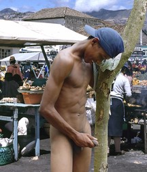 Michel goes shoping 59f3c5912a5dd.jpg