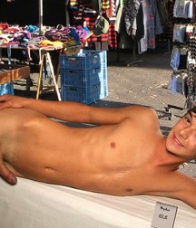 Michel goes shoping 59f3c5cbb1380.jpg