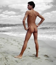 Michel at beach 15 5a35e48d701b5.jpg