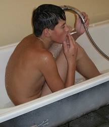 Michel take a bath 5b0369a2c847d.jpg
