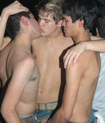 it´s started with a kiss 5b1c9ab0552ed.jpg