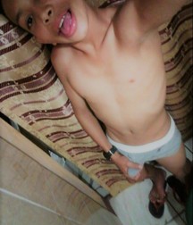 traumboys mit tittis 58d94f0ddb19f.jpg
