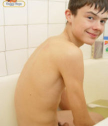 verdächtig gelbes badewasser 59402dc71377a.jpg