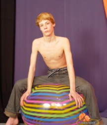 ginger auf ball 5940d915dfe35.jpg