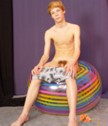 ginger auf ball 5940d93139abe.jpg