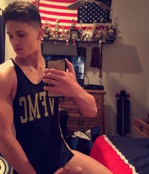 COLLEGE GUYS 5b2f5116dd77f.jpg