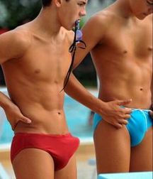 BOYS IN SPEEDO 5b35e53746e1d.jpg