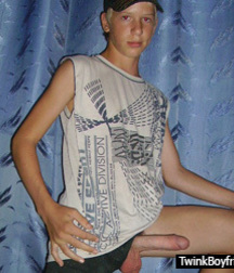 bare blond boys 585990e03bdcd.jpg