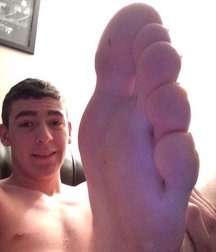 guys showing their feet 5860df48d1ca5.jpg