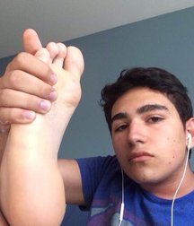 guys showing their feet 5860df4aabe7e.jpg