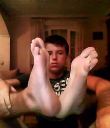 guys showing their feet 5860df7641970.jpg