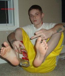 guys showing their feet 5860df91191f0.jpg