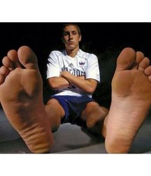 guys showing their feet 5860df9bf161d.jpg