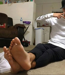 the feet of the boys 586fb1e42af56.jpg