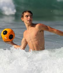 play with the sea waves 587063c1ace28.jpg