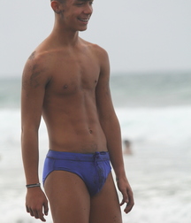 playing in speedo (no porn) 5870ac82119bf.jpg