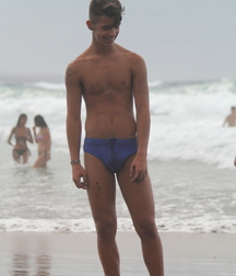 playing in speedo (no porn) 5870ac98abad6.jpg