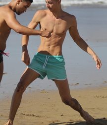 boys at the beach ( no porn) 2 587104406eec0.jpg