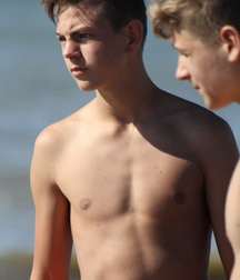 boys at the beach ( no porn) 2 587104422ed17.jpg