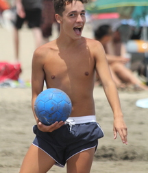 boys at the beach ( no porn) 2 587104726e8ad.jpg