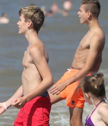 boys on the beach (no porn) 587237b59c7dc.jpg