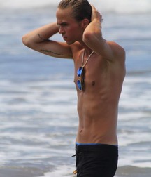boys on the beach (no porn) 587237bae721f.jpg