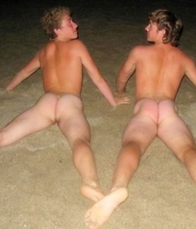 couple of friends showing your butt 5875da25c42d0.jpg