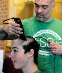 guys who shave their hair 588287ede3dde.jpg