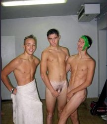 Friends are photographed naked 588b575f186c1.jpg