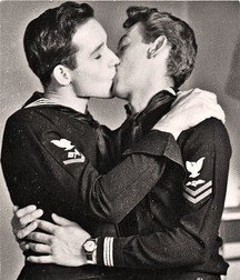 the gay kiss in the last century 588f95ad2ca22.jpg
