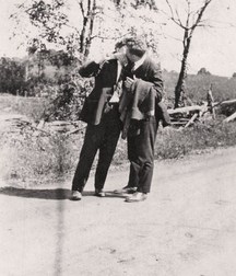the gay kiss in the last century 588f95af87798.jpg