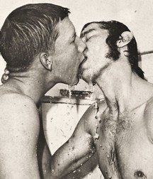 the gay kiss in the last century 588f95b21226e.jpg