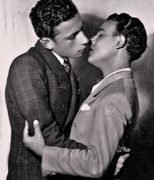 the gay kiss in the last century 588f95c036992.jpg
