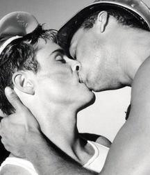 the gay kiss in the last century 588f95c50f98a.jpg