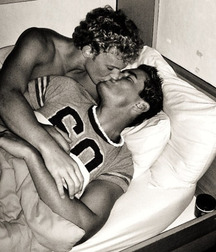 the gay kiss in the last century 588f95cd24868.jpg