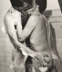 the gay kiss in the last century 588f95e3e8af3.jpg