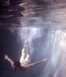 swim underwater nudes 58a78310a1ba0.jpg