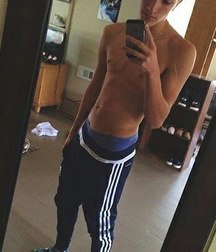 selfies no nude 58a81673c5f8b.jpg