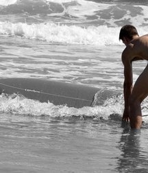 naked surfers 58ae163f3848c.jpg
